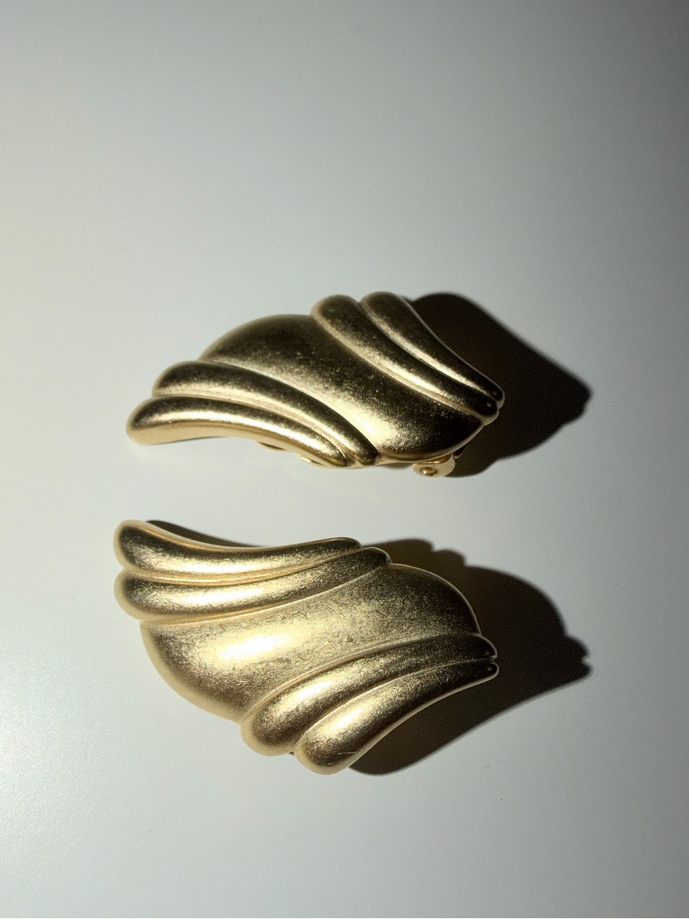 Vtg Signed FO Inc. Fernando Original Gold-Tone Sculpted Wave Clip-On Earrings